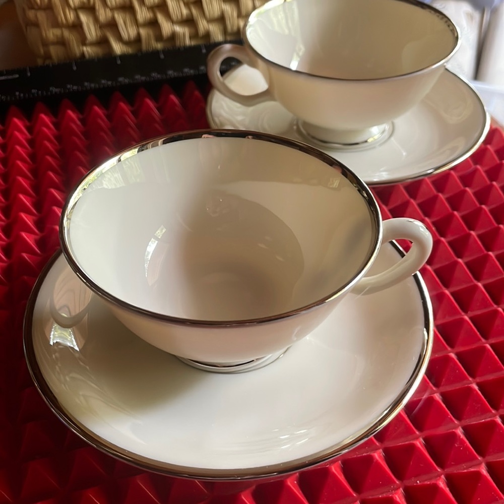 A GORGEOUS PAIR OF VINTAGE LENOX “ MONTCLAIR “ SILVER TRIM’D TEACUPS & SAUCERS